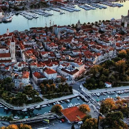Dane Trogir
